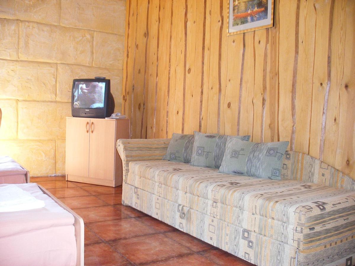 Tvirtove Prie Didziulio Hotel Dedeliskes Ngoại thất bức ảnh